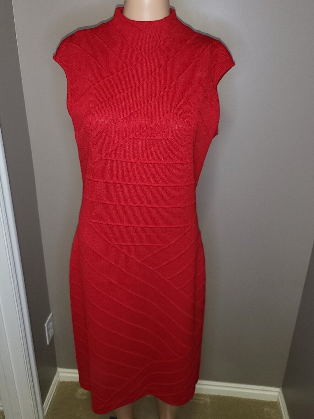 St. John Collection Red Knit Sheath Dress Size 8 Mock Neck Sleeveless Textured